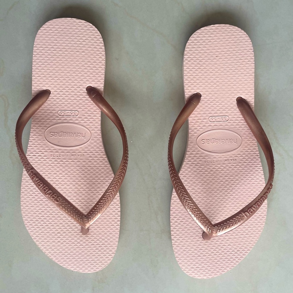 Havaianas - rose gold & pink flip flops! Size. 35-36.